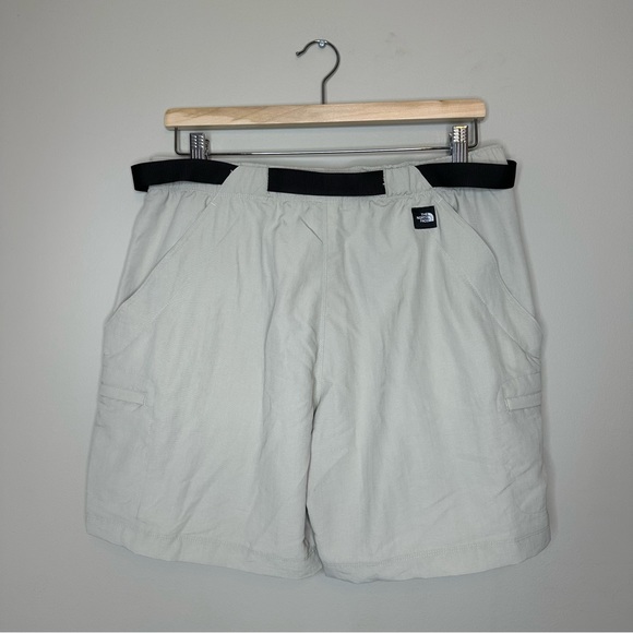 The North Face Women’s Hybrid Shorts - Large - Picture 2 of 7